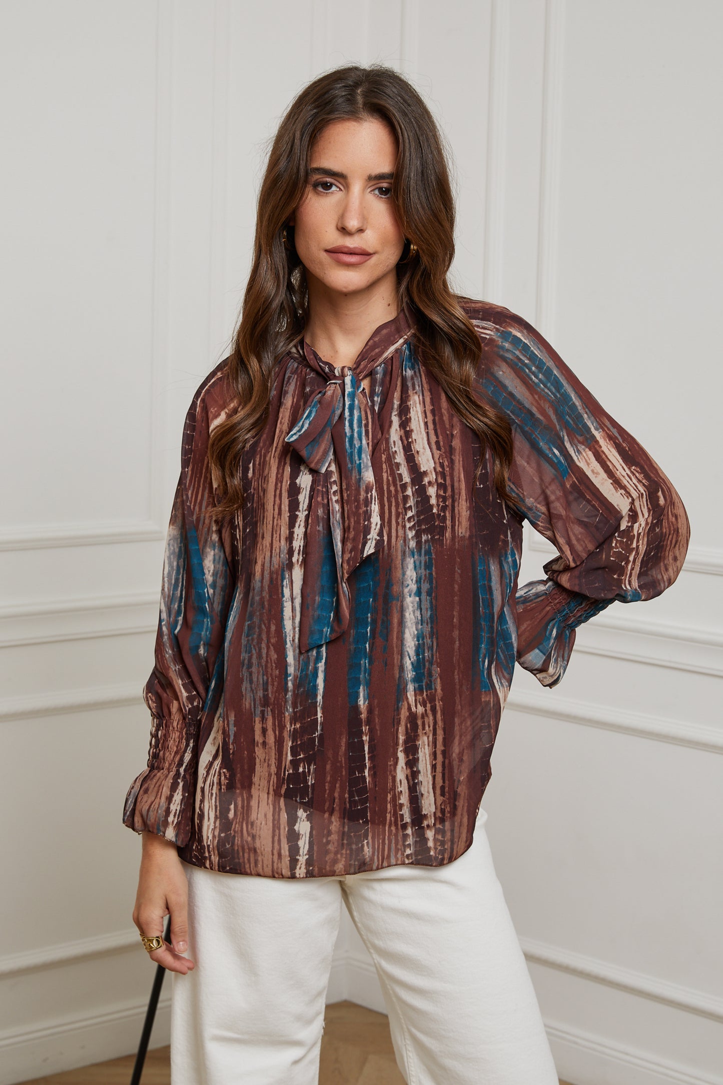 23311-Chemisier imprimé, doublure col avec nœud, manches serrées au niveau du poignet