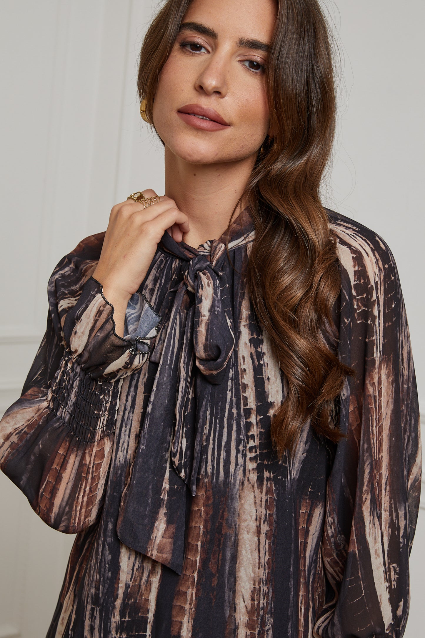 23311-Chemisier imprimé, doublure col avec nœud, manches serrées au niveau du poignet